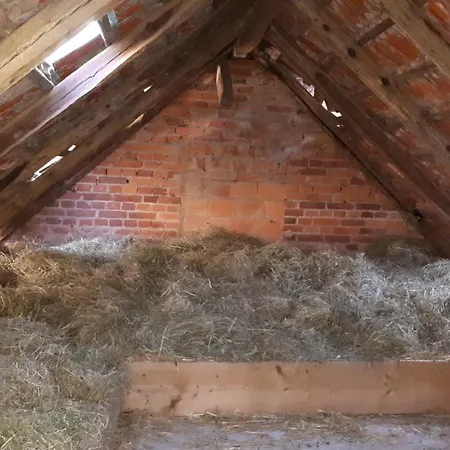 Bett im Heu auf Bauernhof Gemeinschaftsbad Schlafsäcke Hausbreitenbach Exterior foto