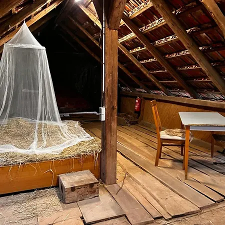 Bett im Heu auf Bauernhof Gemeinschaftsbad Schlafsäcke Hausbreitenbach Exterior foto